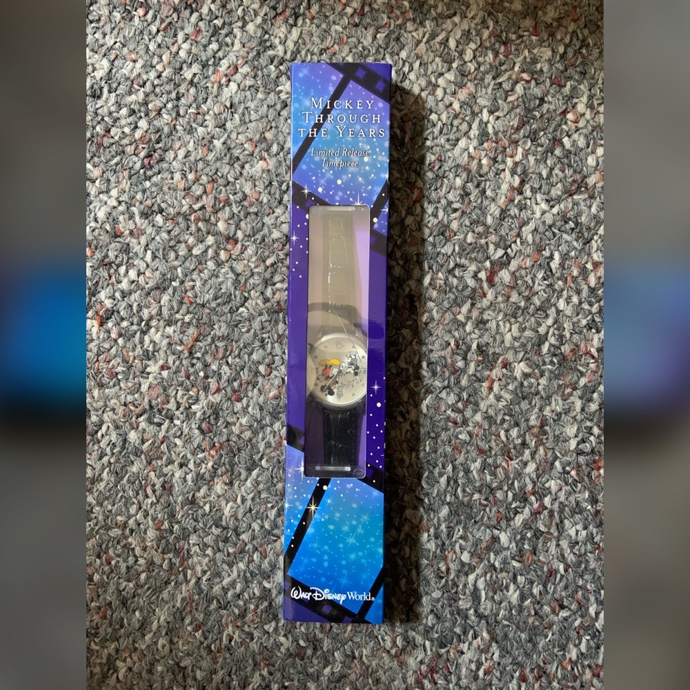 *Hard To Find* Walt Disney World Collector’s Watch